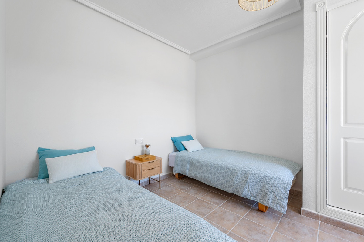 For sale - 3 Bedroom 2 Bathroom House - Semi-Detached House in Rojales - Ciudad Quesada  - Alicante