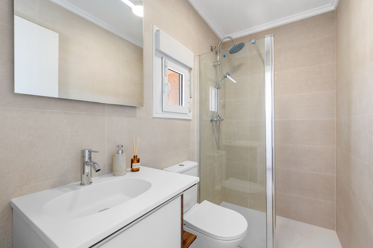 For sale - 3 Bedroom 2 Bathroom House - Semi-Detached House in Rojales - Ciudad Quesada  - Alicante