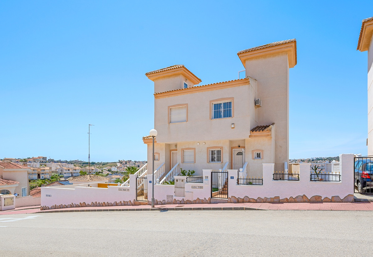 For sale - 3 Bedroom 2 Bathroom House - Semi-Detached House in Rojales - Ciudad Quesada  - Alicante