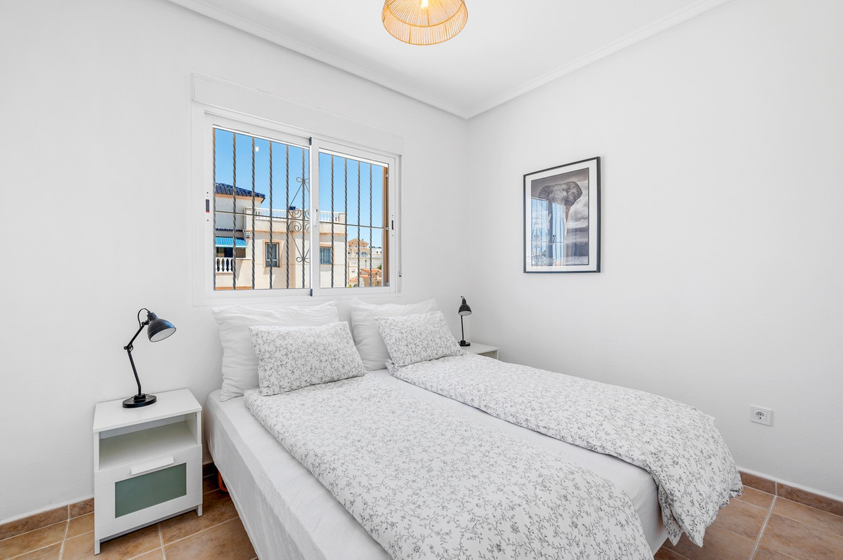 For sale - 3 Bedroom 2 Bathroom House - Semi-Detached House in Rojales - Ciudad Quesada  - Alicante