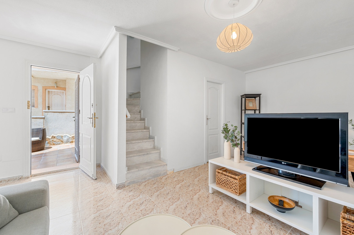 For sale - 3 Bedroom 2 Bathroom House - Semi-Detached House in Rojales - Ciudad Quesada  - Alicante