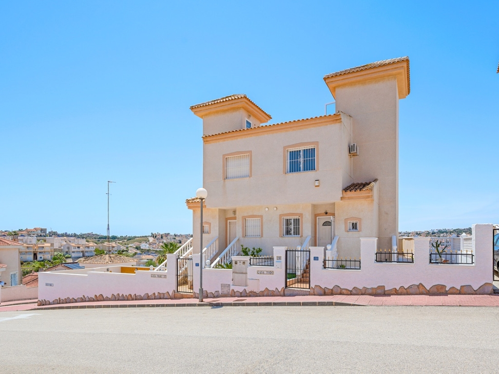 3 Bedroom 2 Bathroom House - Semi-Detached House in Rojales