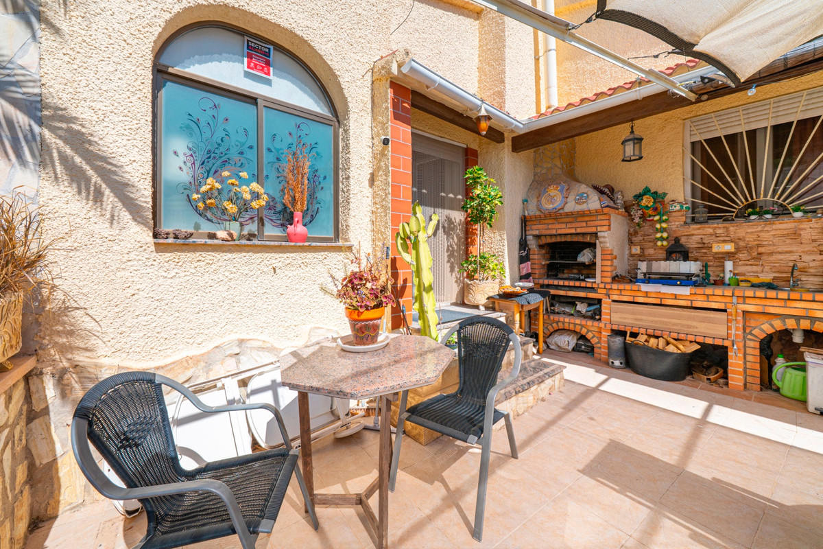 For sale - 3 Bedroom 2 Bathroom House - Detached Villa in Rojales - Rojales Centro  - Alicante