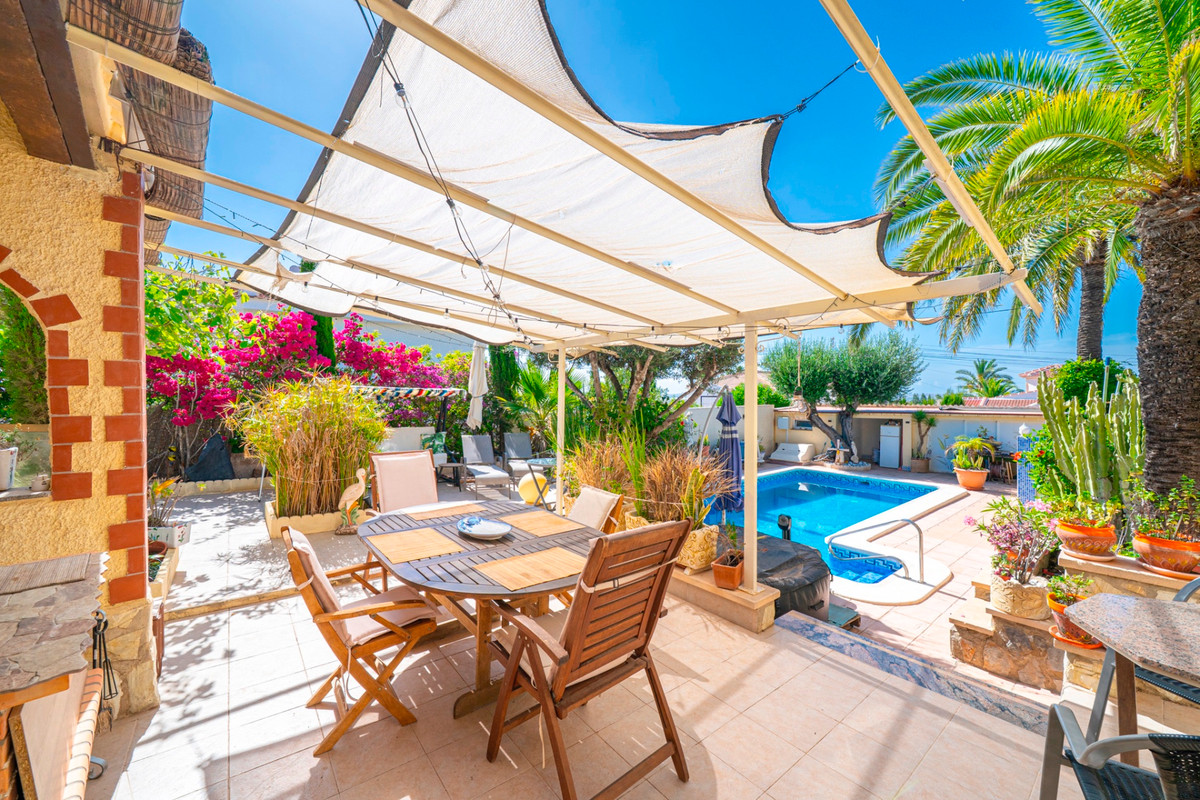 For sale - 3 Bedroom 2 Bathroom House - Detached Villa in Rojales - Rojales Centro  - Alicante