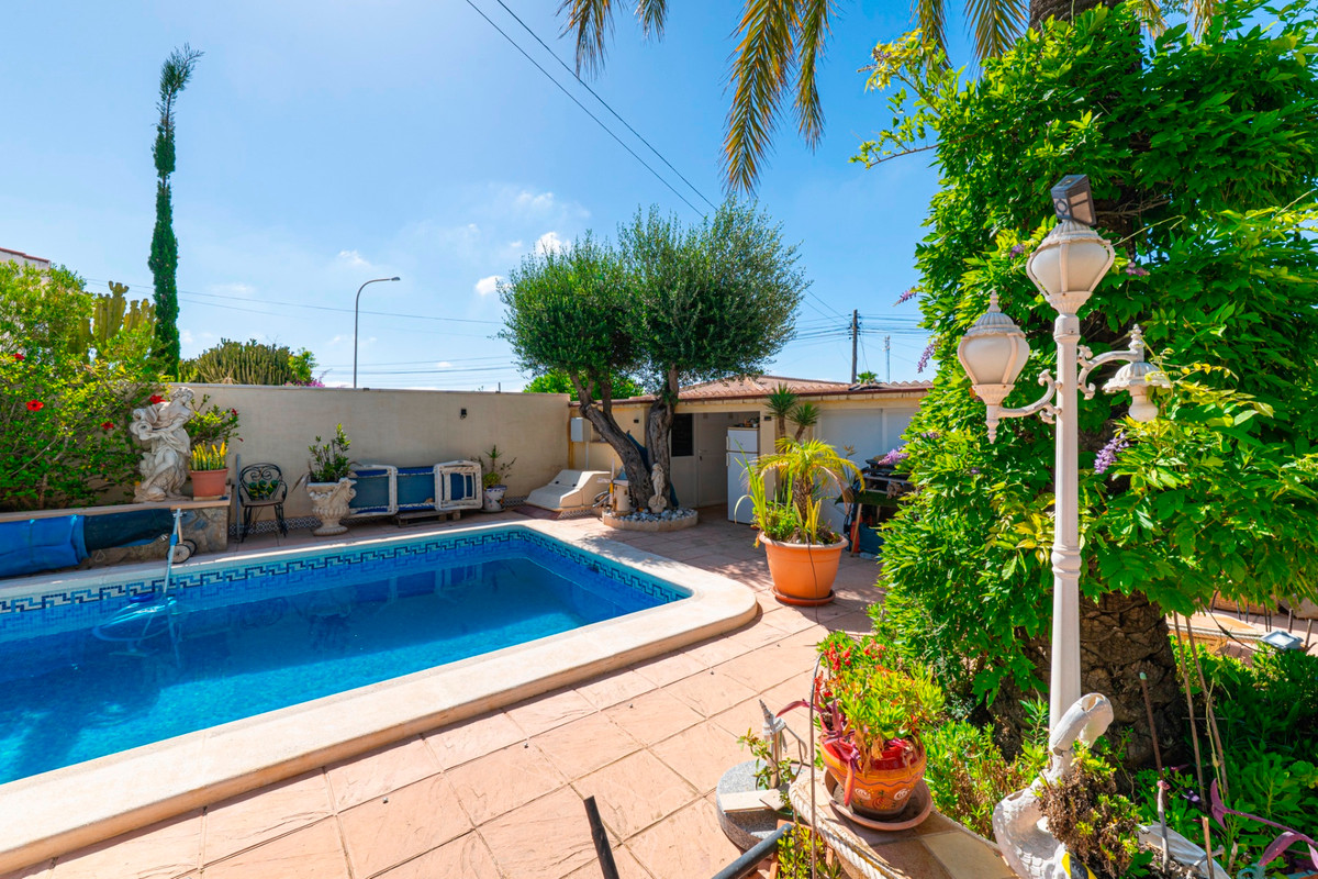 For sale - 3 Bedroom 2 Bathroom House - Detached Villa in Rojales - Rojales Centro  - Alicante