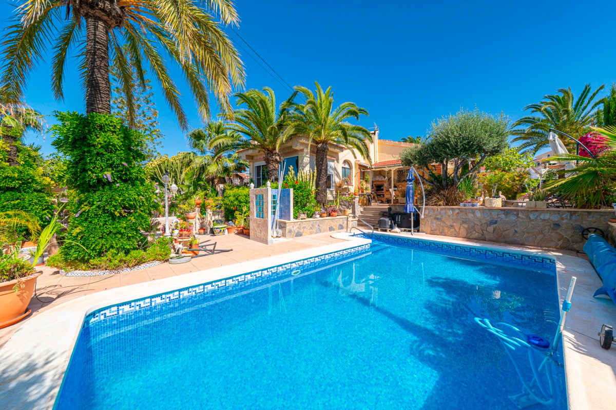 For sale - 3 Bedroom 2 Bathroom House - Detached Villa in Rojales - Rojales Centro  - Alicante