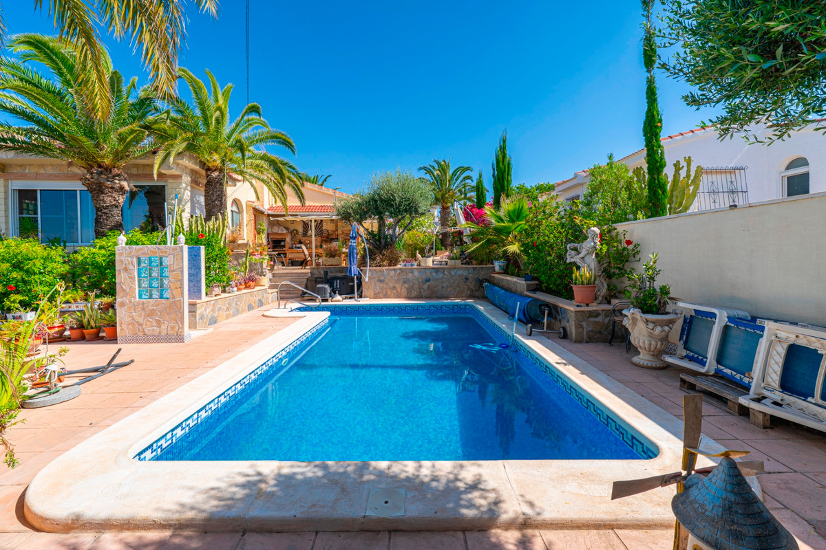 For sale - 3 Bedroom 2 Bathroom House - Detached Villa in Rojales - Rojales Centro  - Alicante