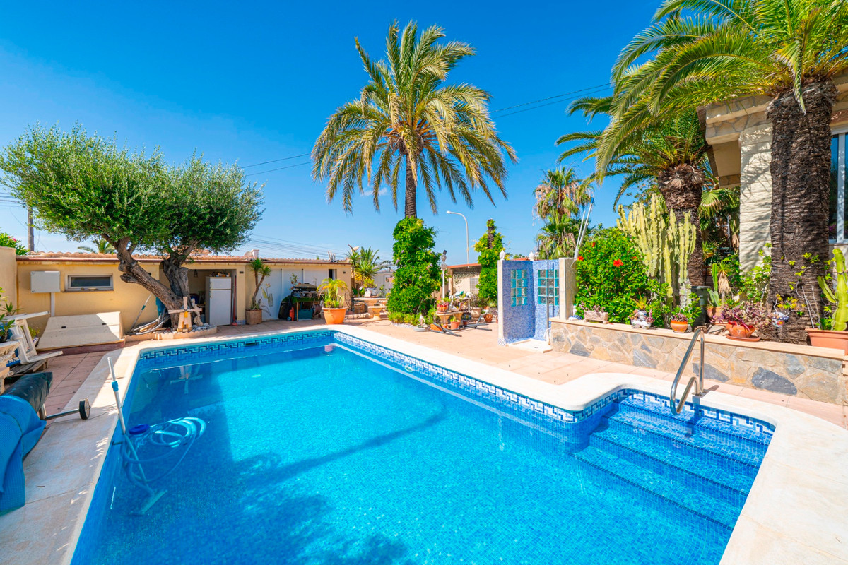 For sale - 3 Bedroom 2 Bathroom House - Detached Villa in Rojales - Rojales Centro  - Alicante