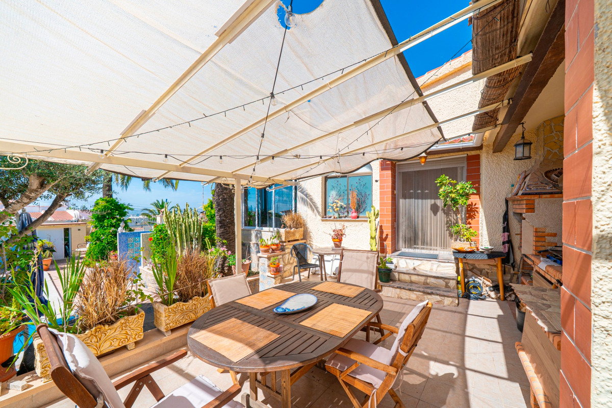 For sale - 3 Bedroom 2 Bathroom House - Detached Villa in Rojales - Rojales Centro  - Alicante