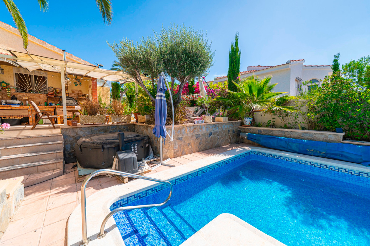 For sale - 3 Bedroom 2 Bathroom House - Detached Villa in Rojales - Rojales Centro  - Alicante
