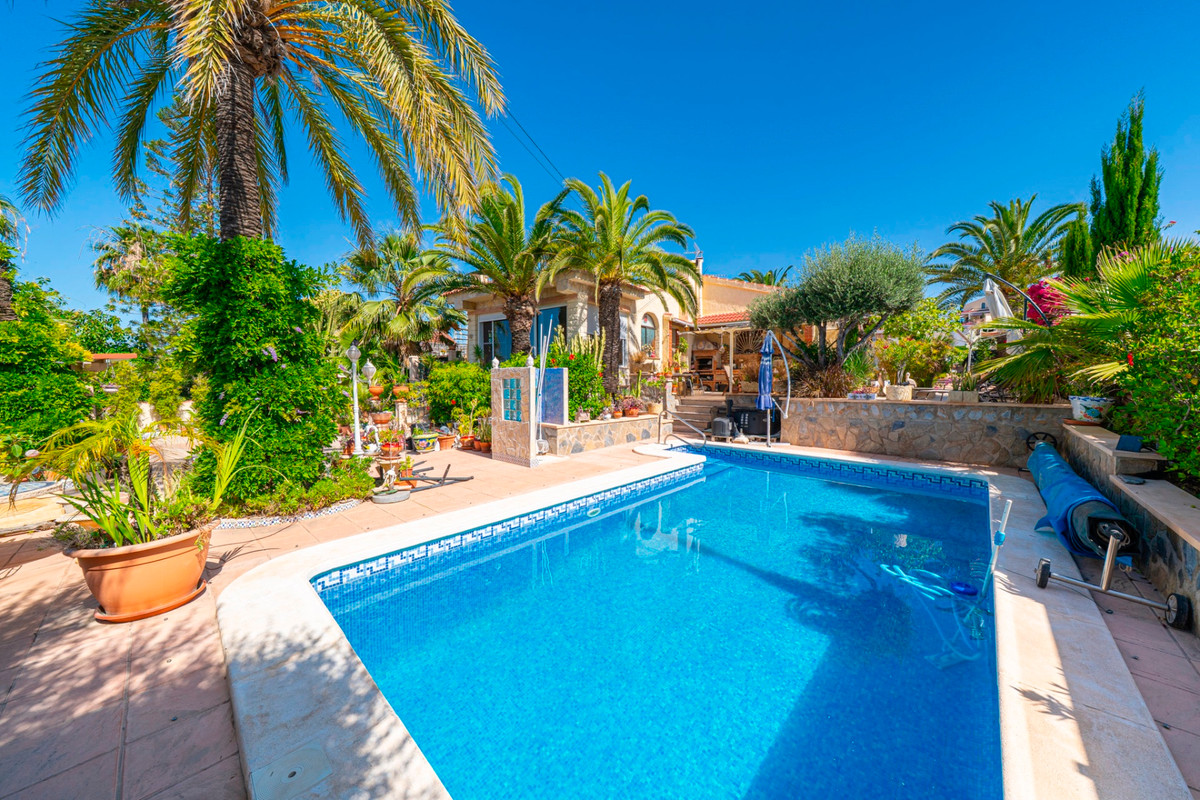 For sale - 3 Bedroom 2 Bathroom House - Detached Villa in Rojales - Rojales Centro  - Alicante