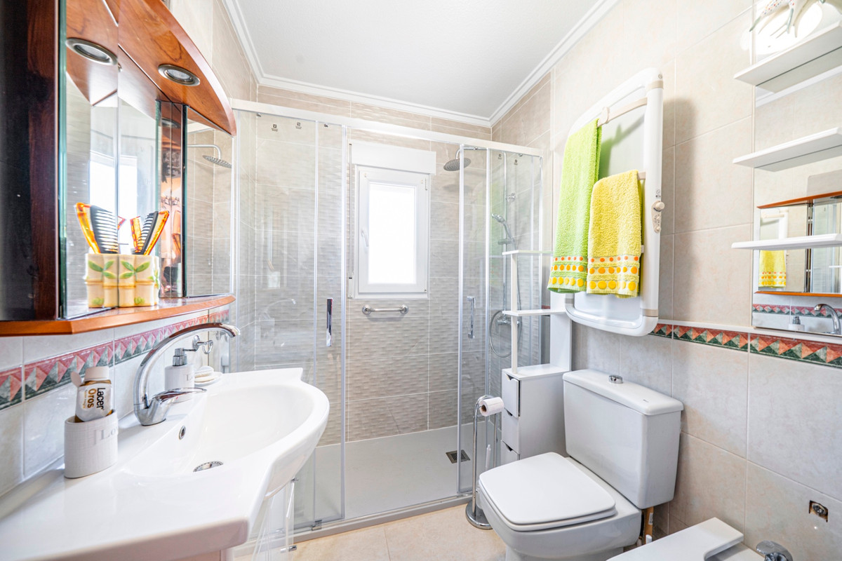 For sale - 3 Bedroom 2 Bathroom House - Detached Villa in Rojales - Rojales Centro  - Alicante