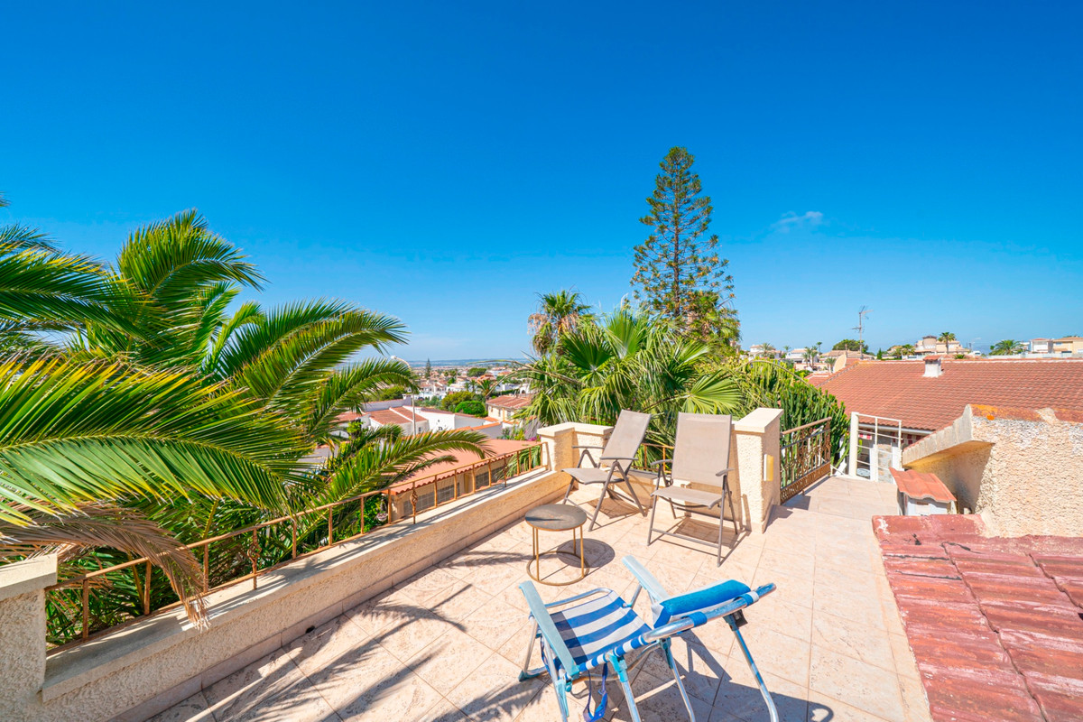 For sale - 3 Bedroom 2 Bathroom House - Detached Villa in Rojales - Rojales Centro  - Alicante