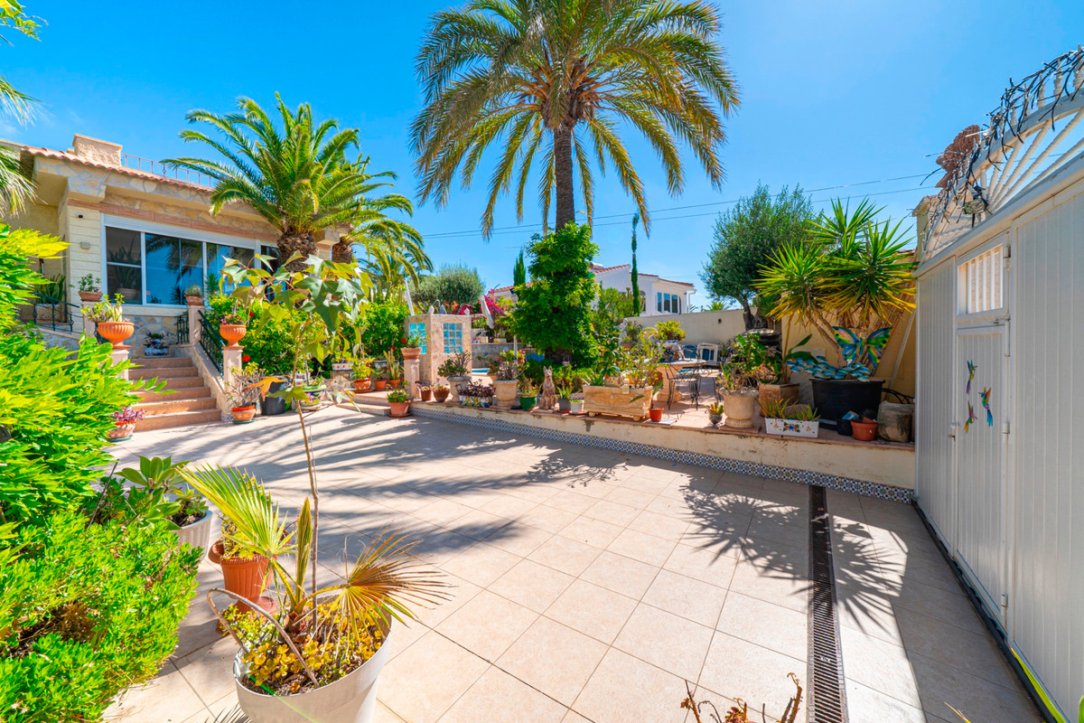 For sale - 3 Bedroom 2 Bathroom House - Detached Villa in Rojales - Rojales Centro  - Alicante