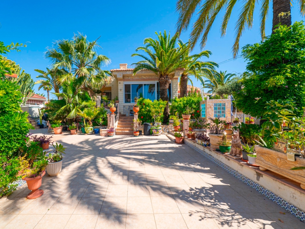 3 Bedroom 2 Bathroom House - Detached Villa in Rojales