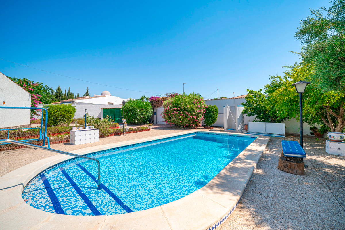 For sale - 4 Bedroom 3 Bathroom Detached Villa in Ciudad Quesada  - Ciudad Quesada  - Alicante