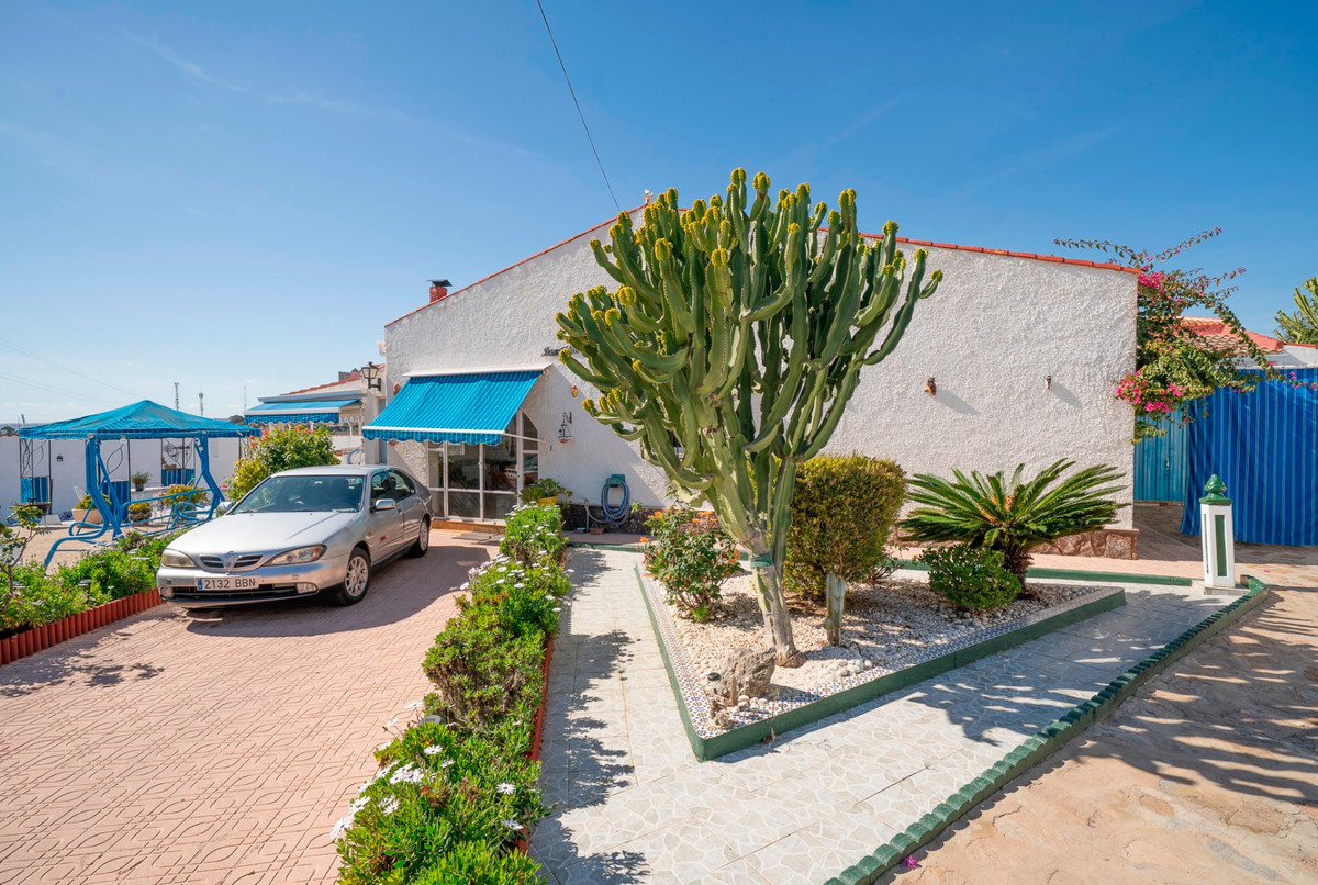 For sale - 4 Bedroom 3 Bathroom Detached Villa in Ciudad Quesada  - Ciudad Quesada  - Alicante