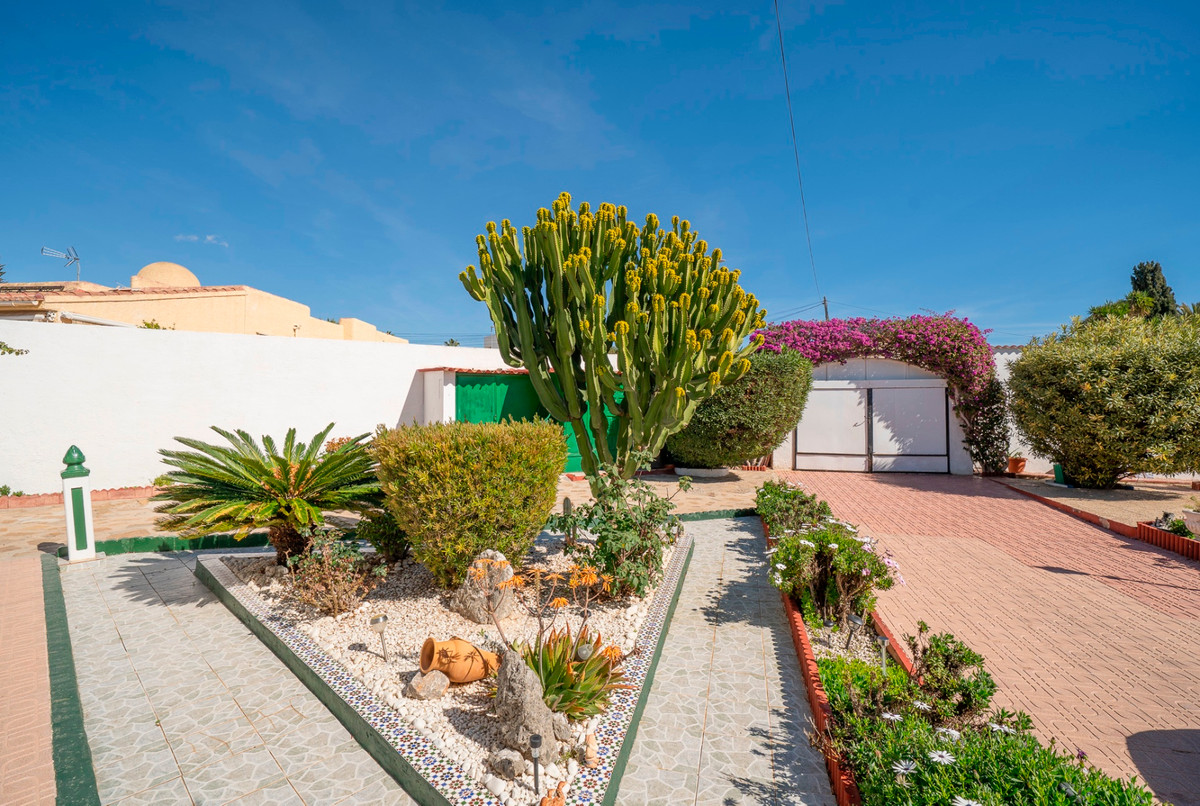 For sale - 4 Bedroom 3 Bathroom Detached Villa in Ciudad Quesada  - Ciudad Quesada  - Alicante