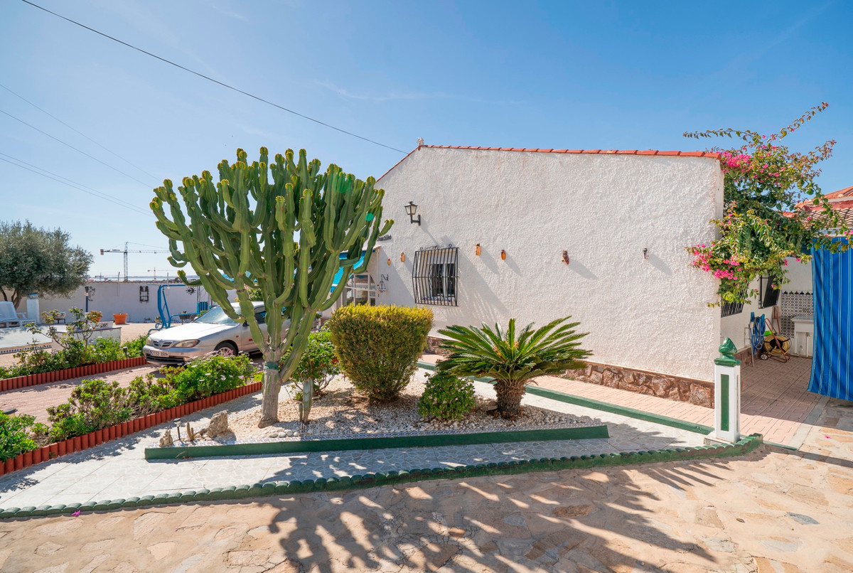 For sale - 4 Bedroom 3 Bathroom Detached Villa in Ciudad Quesada  - Ciudad Quesada  - Alicante