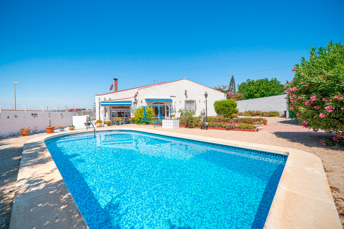 For sale - 4 Bedroom 3 Bathroom Detached Villa in Ciudad Quesada  - Ciudad Quesada  - Alicante