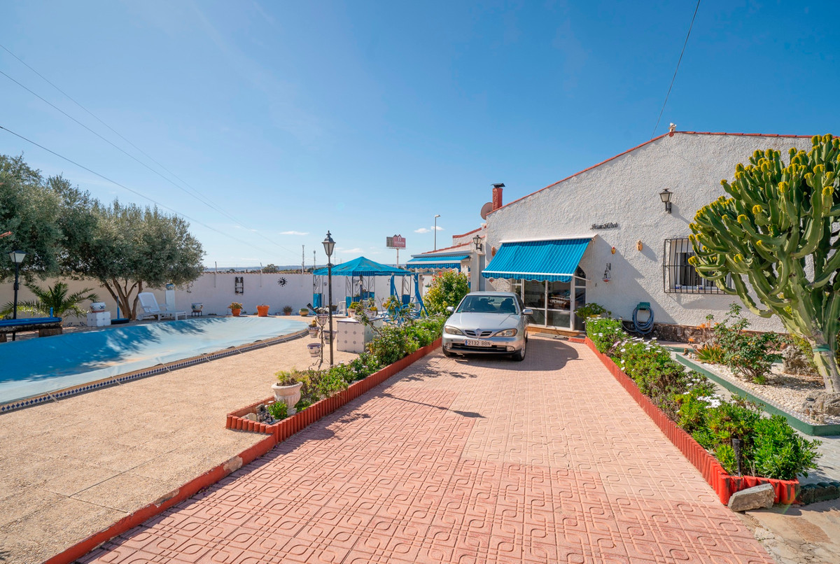 For sale - 4 Bedroom 3 Bathroom Detached Villa in Ciudad Quesada  - Ciudad Quesada  - Alicante