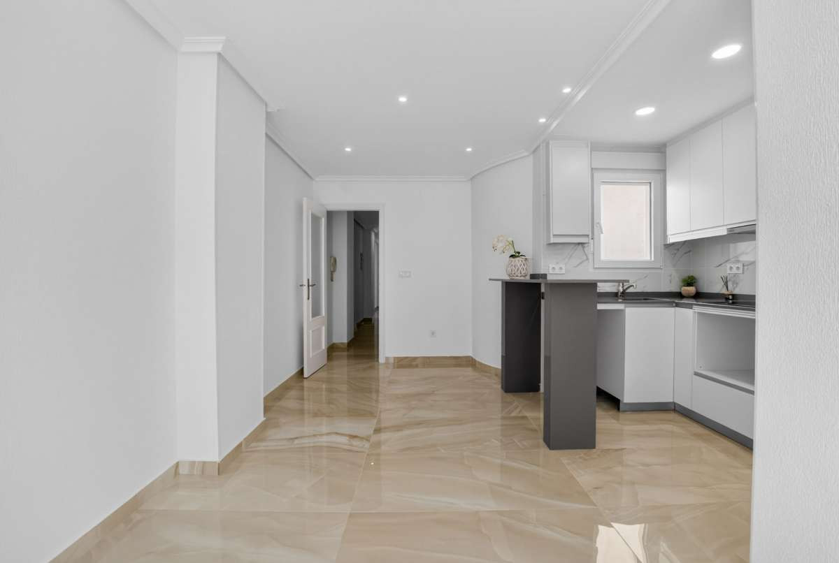 For sale - 2 Bedroom 1 Bathroom Apartment - Ground Floor Apartment in Torrevieja - Torrevieja Centro  - Alicante
