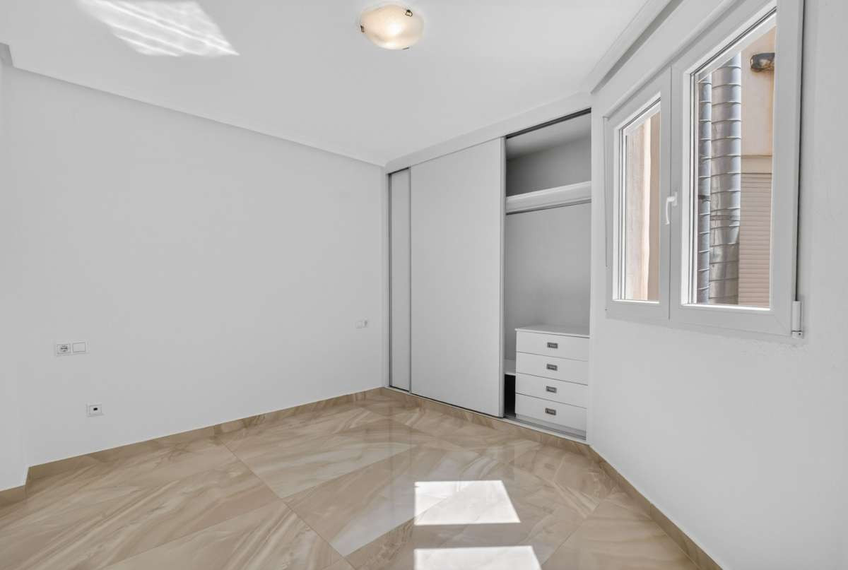 For sale - 2 Bedroom 1 Bathroom Apartment - Ground Floor Apartment in Torrevieja - Torrevieja Centro  - Alicante