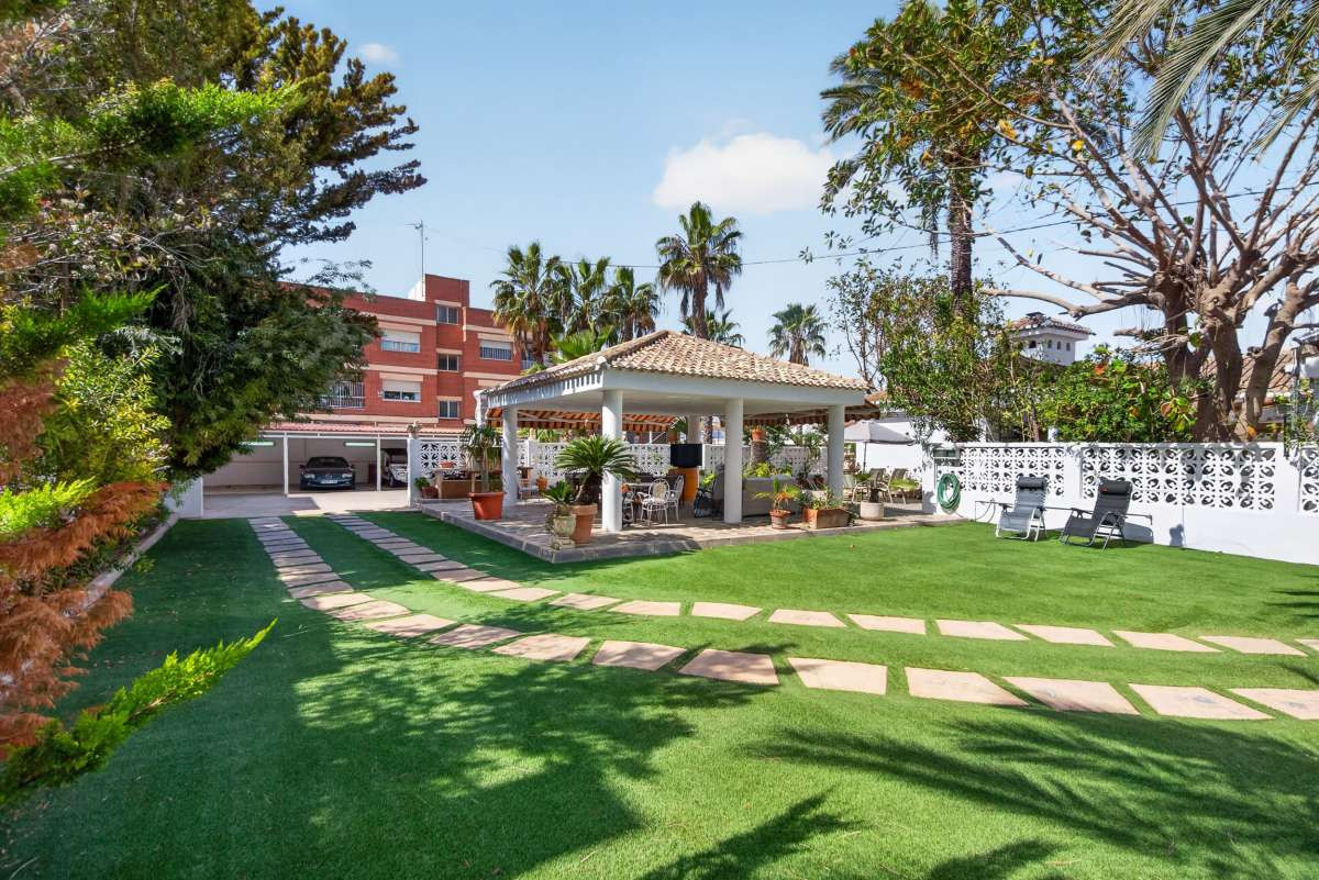 For sale - 3 Bedroom 2 Bathroom House - Detached Villa in San Pedro del Pinatar - Lo Pagan  - Murcia