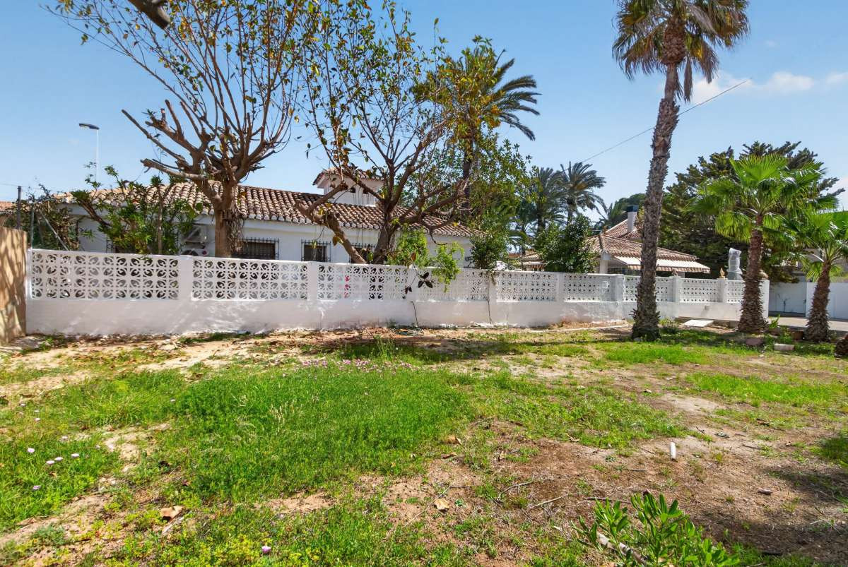 For sale - 3 Bedroom 2 Bathroom House - Detached Villa in San Pedro del Pinatar - Lo Pagan  - Murcia