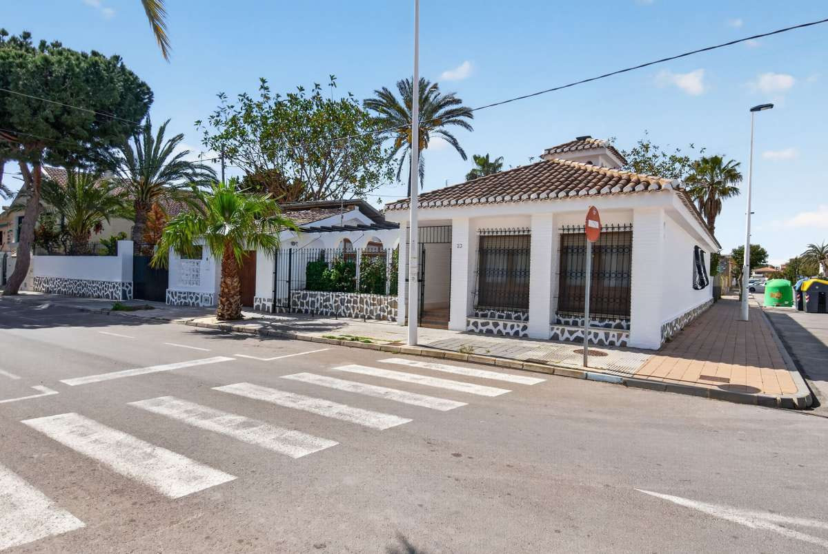 For sale - 3 Bedroom 2 Bathroom House - Detached Villa in San Pedro del Pinatar - Lo Pagan  - Murcia
