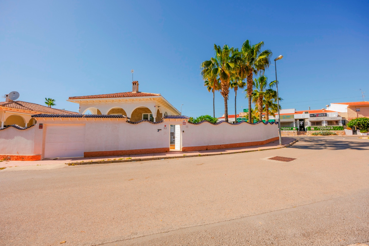For sale - 5 Bedroom 2 Bathroom Detached Villa in Ciudad Quesada  - Ciudad Quesada  - Alicante