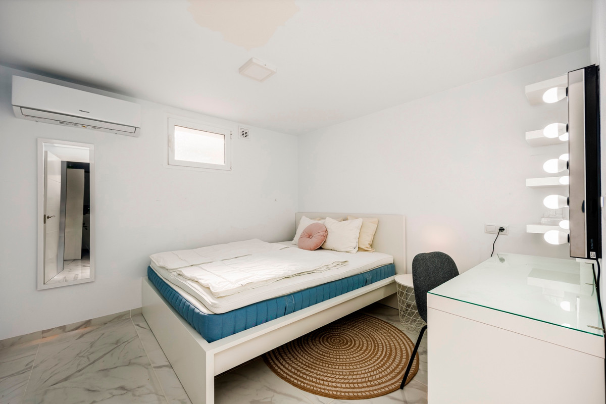 For sale - 5 Bedroom 2 Bathroom Detached Villa in Ciudad Quesada  - Ciudad Quesada  - Alicante