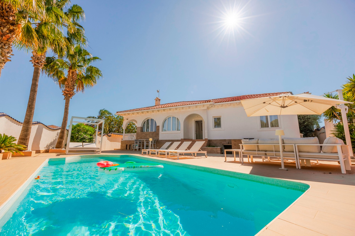For sale - 5 Bedroom 2 Bathroom Detached Villa in Ciudad Quesada  - Ciudad Quesada  - Alicante
