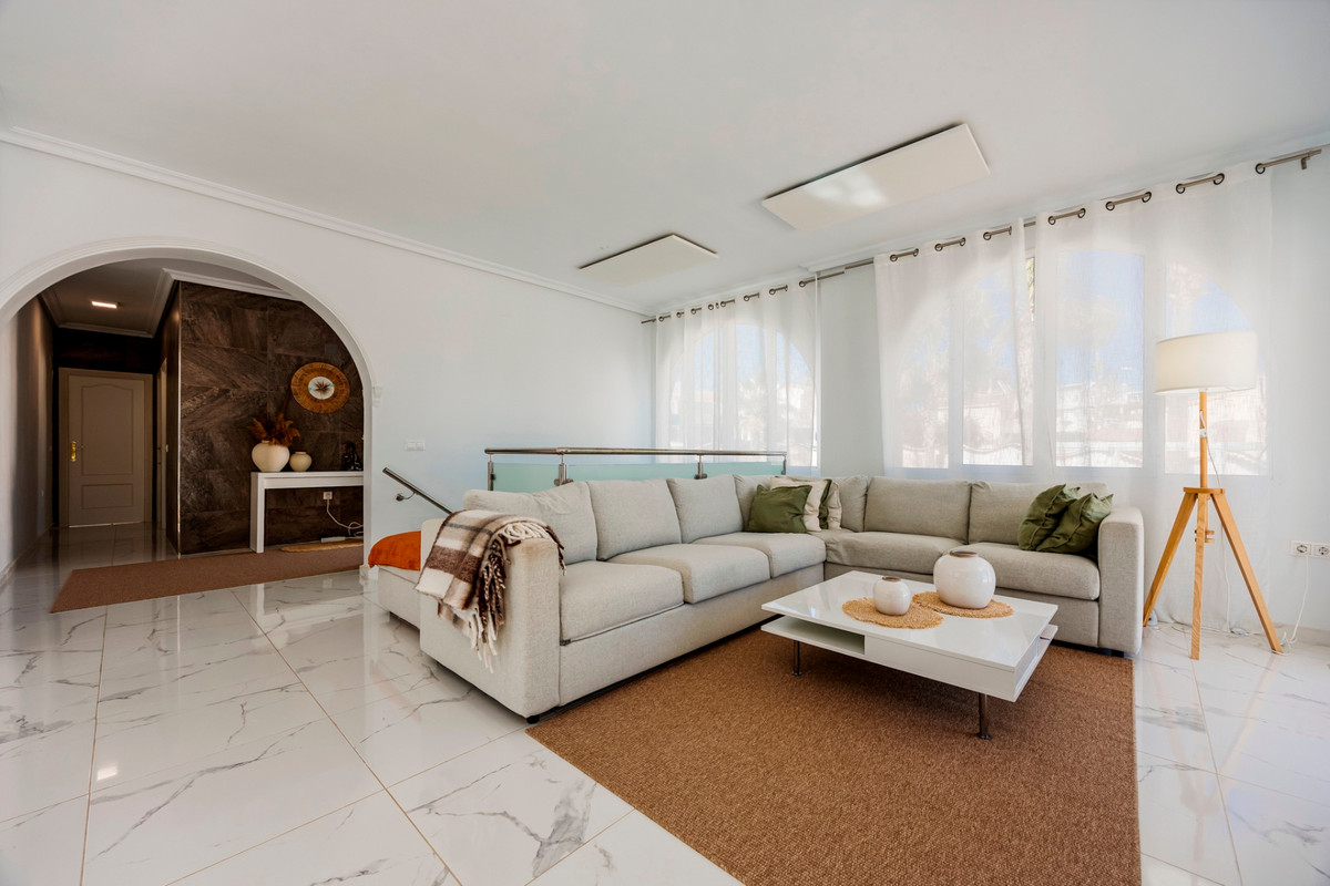 For sale - 5 Bedroom 2 Bathroom Detached Villa in Ciudad Quesada  - Ciudad Quesada  - Alicante