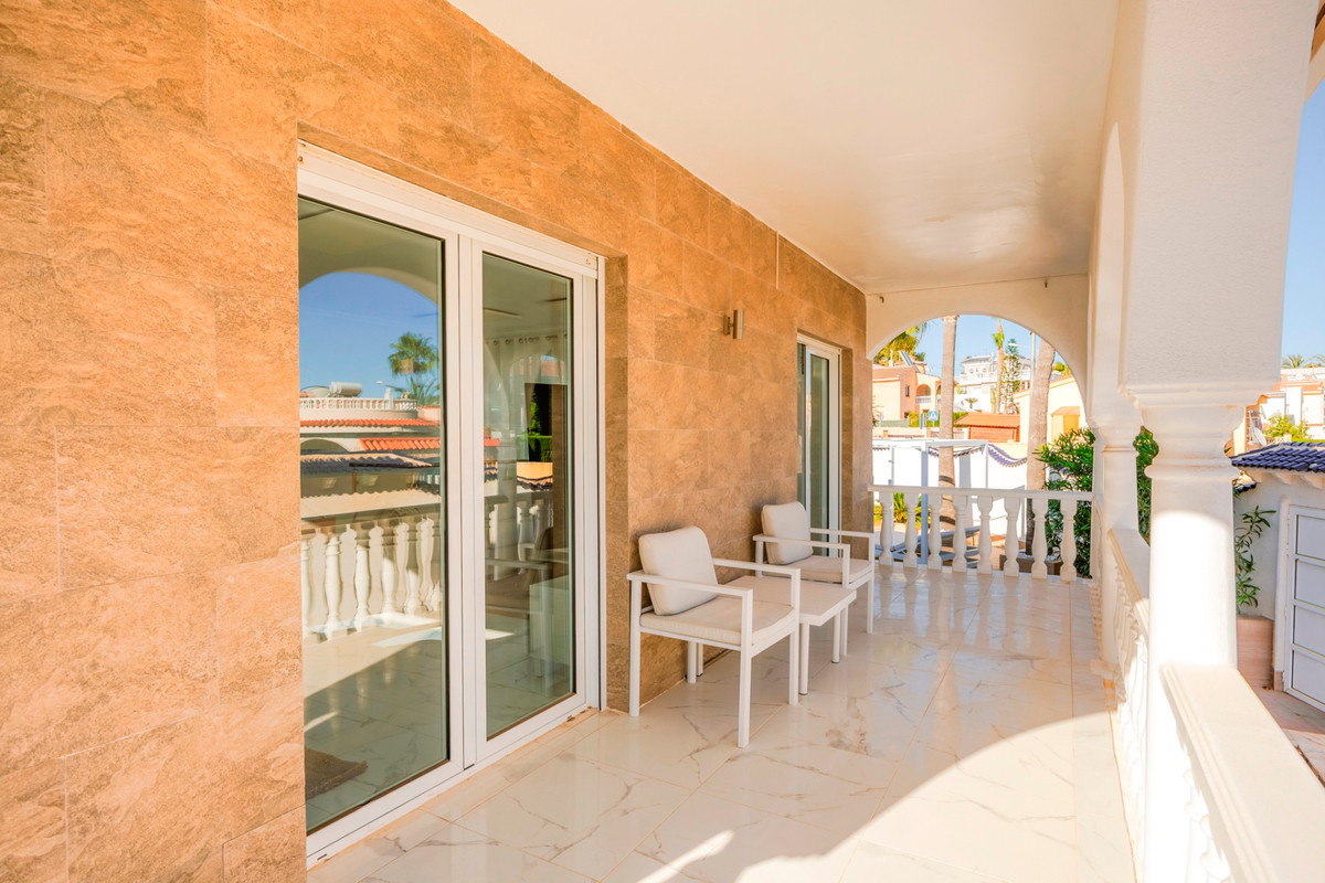 For sale - 5 Bedroom 2 Bathroom Detached Villa in Ciudad Quesada  - Ciudad Quesada  - Alicante