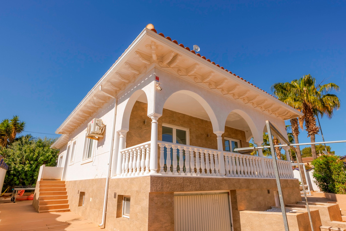 For sale - 5 Bedroom 2 Bathroom Detached Villa in Ciudad Quesada  - Ciudad Quesada  - Alicante