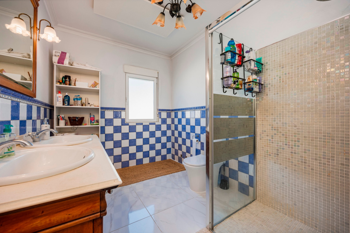 For sale - 5 Bedroom 2 Bathroom Detached Villa in Ciudad Quesada  - Ciudad Quesada  - Alicante
