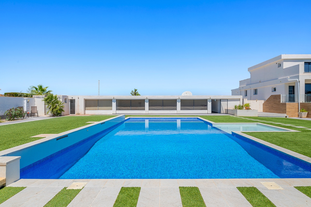 For sale - 8 Bedroom 4 Bathroom House - Finca - Cortijo in Los Montesinos - Los Montesinos Centro  - Alicante