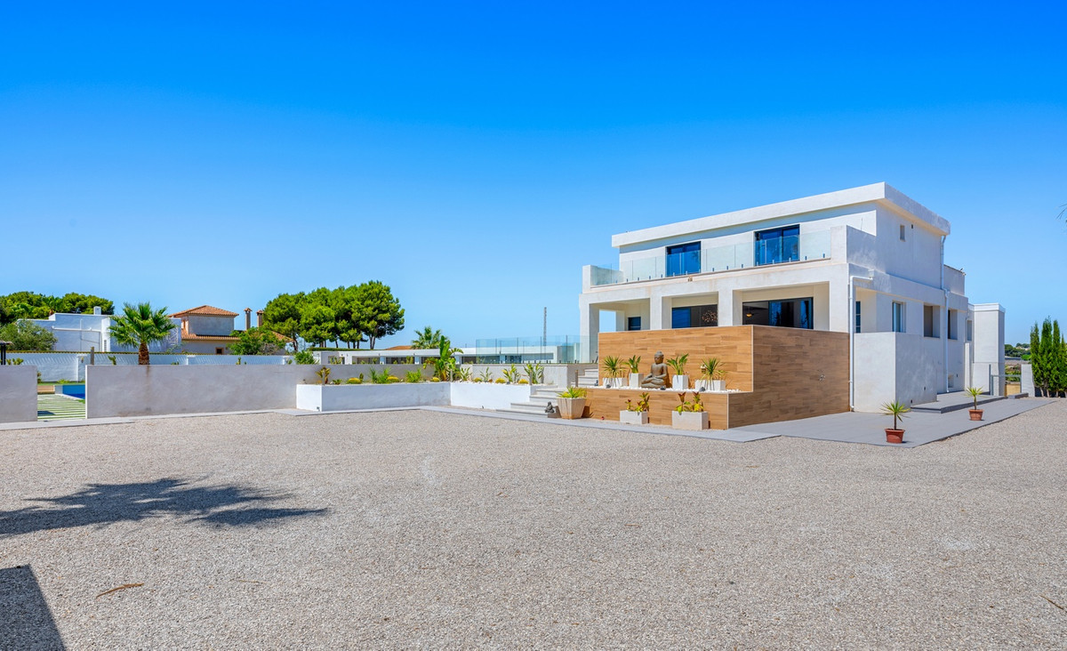 For sale - 8 Bedroom 4 Bathroom House - Finca - Cortijo in Los Montesinos - Los Montesinos Centro  - Alicante