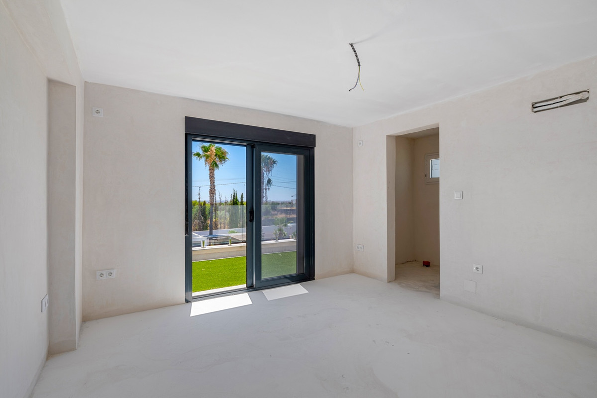 For sale - 8 Bedroom 4 Bathroom House - Finca - Cortijo in Los Montesinos - Los Montesinos Centro  - Alicante