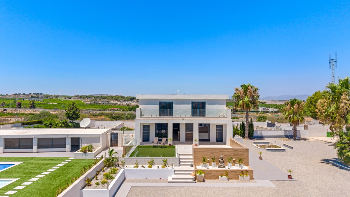 For sale - 8 Bedroom 4 Bathroom House - Finca - Cortijo in Los Montesinos - Los Montesinos Centro  - Alicante