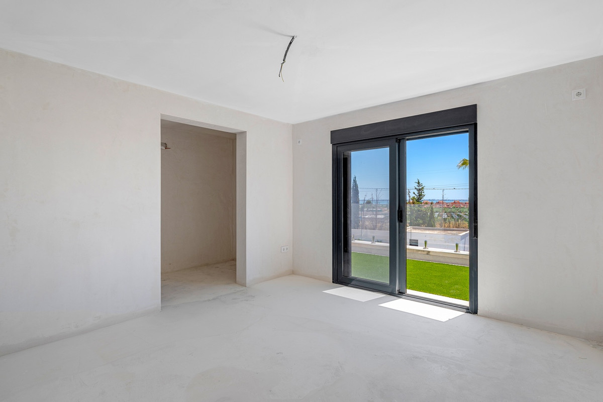 For sale - 8 Bedroom 4 Bathroom House - Finca - Cortijo in Los Montesinos - Los Montesinos Centro  - Alicante