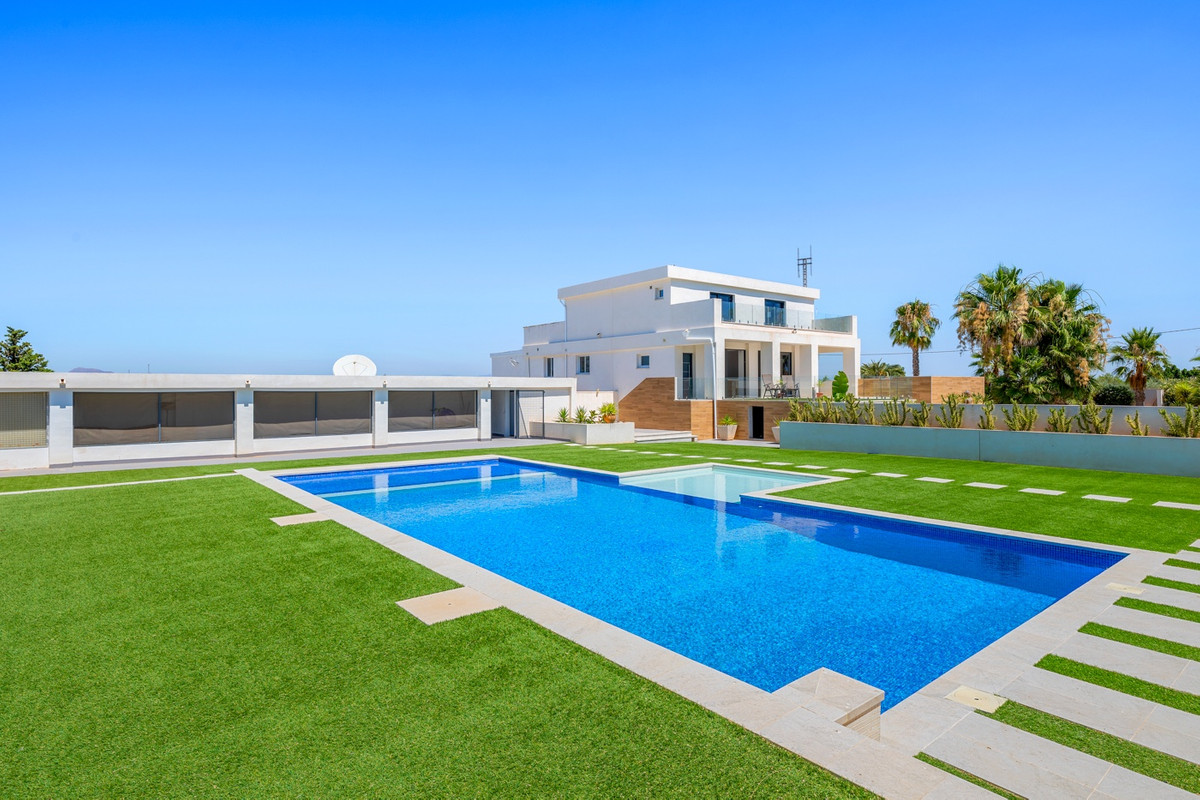 For sale - 8 Bedroom 4 Bathroom House - Finca - Cortijo in Los Montesinos - Los Montesinos Centro  - Alicante