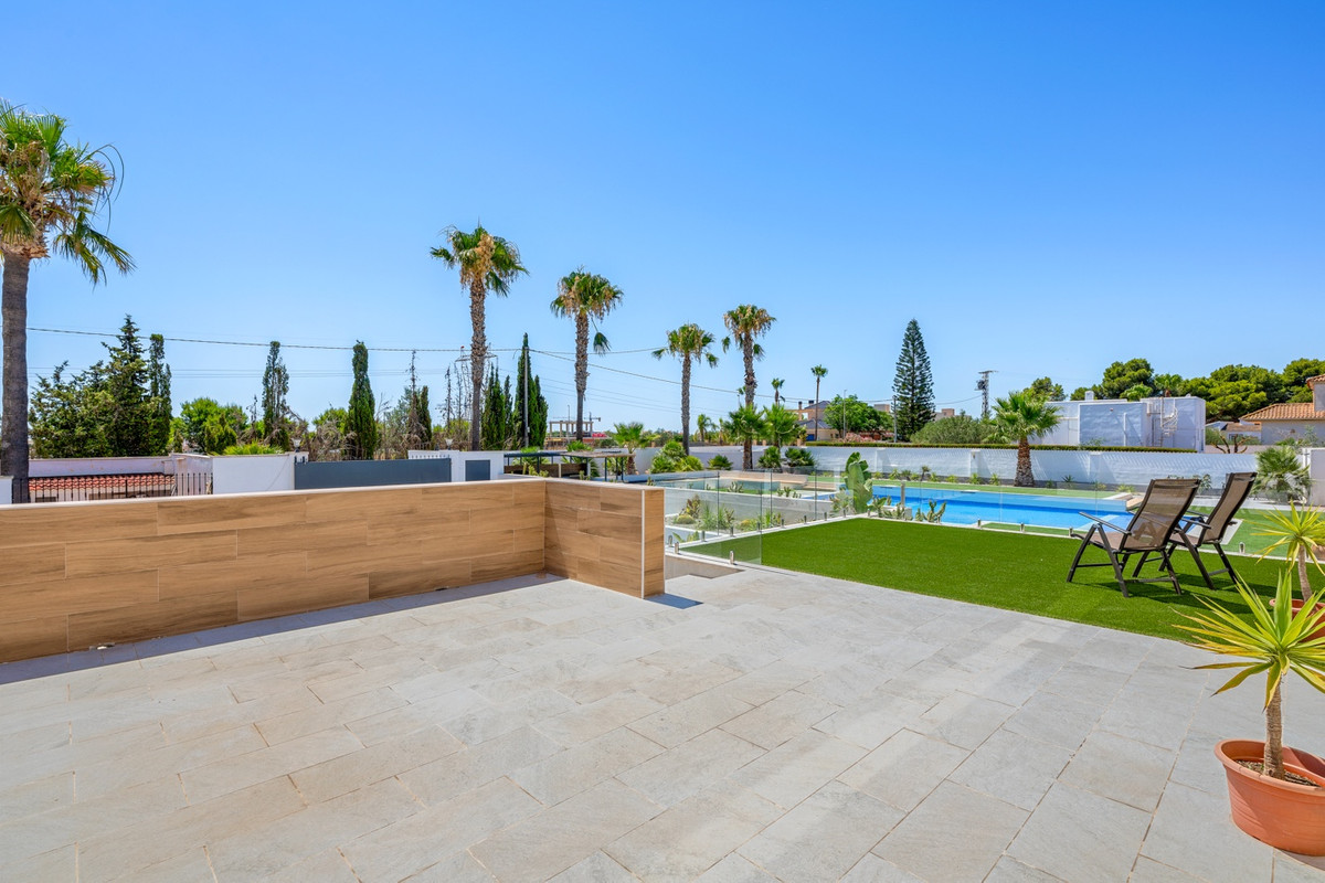 For sale - 8 Bedroom 4 Bathroom House - Finca - Cortijo in Los Montesinos - Los Montesinos Centro  - Alicante