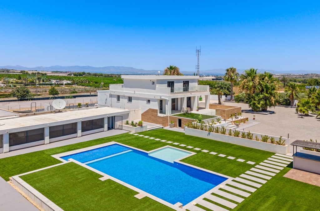8 Bedroom 4 Bathroom House - Finca - Cortijo in Los Montesinos