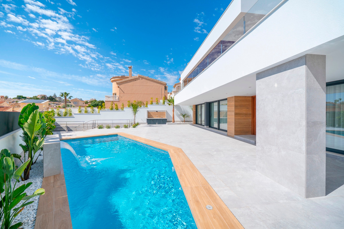For sale - 4 Bedroom 3 Bathroom House - Detached Villa in Rojales - Ciudad Quesada  - Alicante