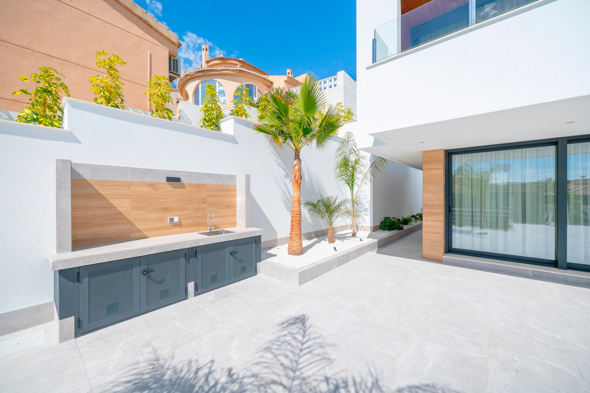 For sale - 4 Bedroom 3 Bathroom House - Detached Villa in Rojales - Ciudad Quesada  - Alicante