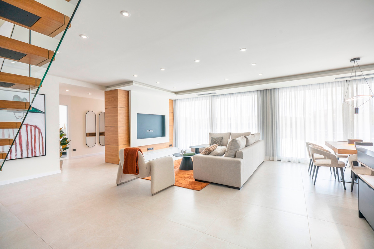 For sale - 4 Bedroom 3 Bathroom House - Detached Villa in Rojales - Ciudad Quesada  - Alicante