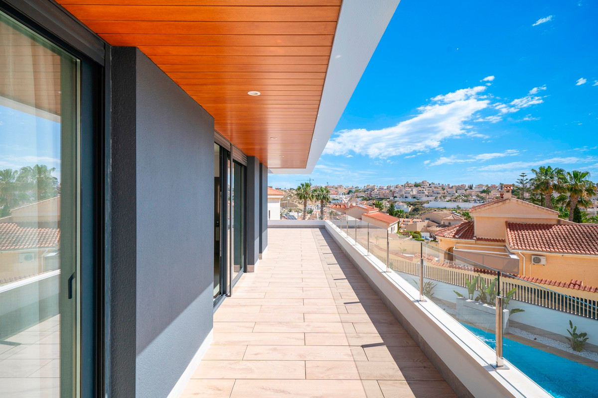 For sale - 4 Bedroom 3 Bathroom House - Detached Villa in Rojales - Ciudad Quesada  - Alicante