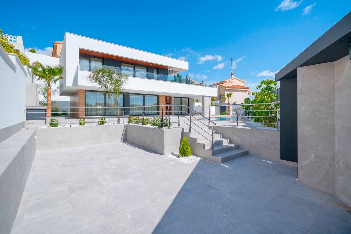 For sale - 4 Bedroom 3 Bathroom House - Detached Villa in Rojales - Ciudad Quesada  - Alicante